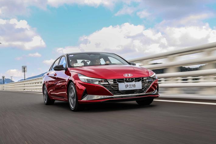 试驾北京现代第七代伊兰特