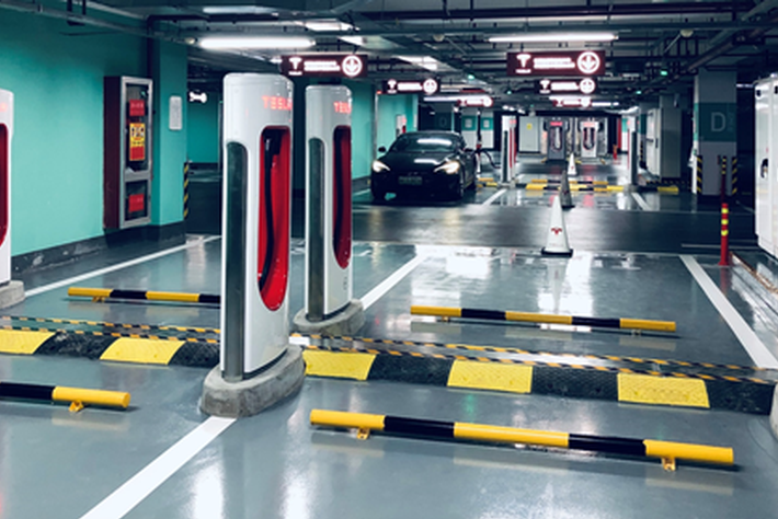 特斯拉全球最大72桩超级充电站今日上线 中国大陆5000桩达成！