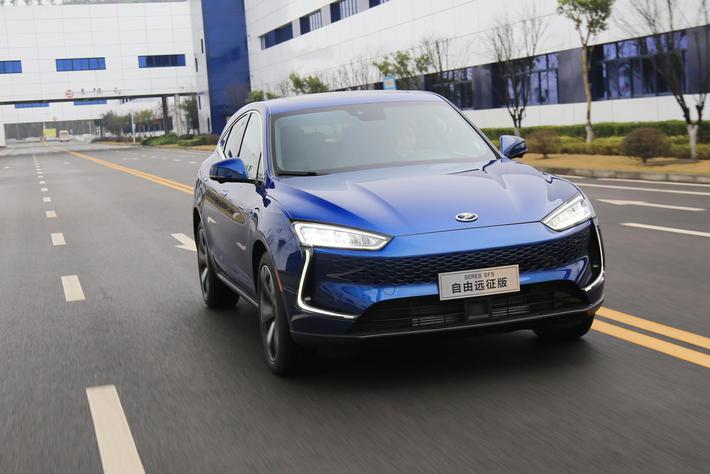 试驾赛力斯SF5自由远征版