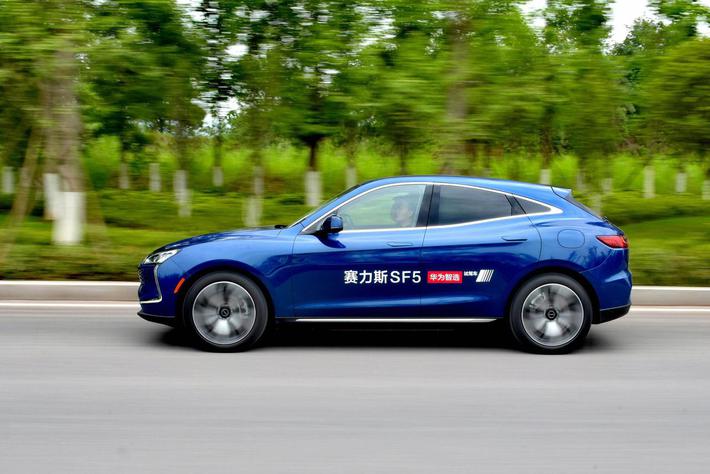 试驾赛力斯华为智选SF5