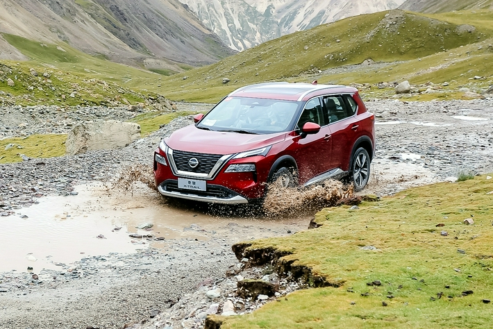 这辆SUV带我走进了西藏