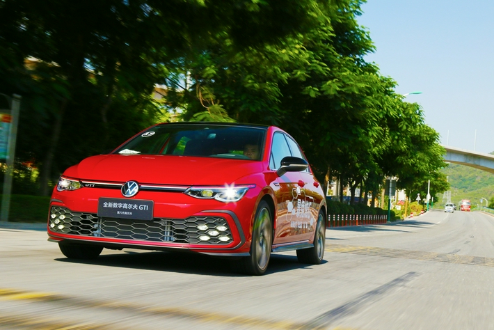 试驾大众第八代高尔夫GTI
