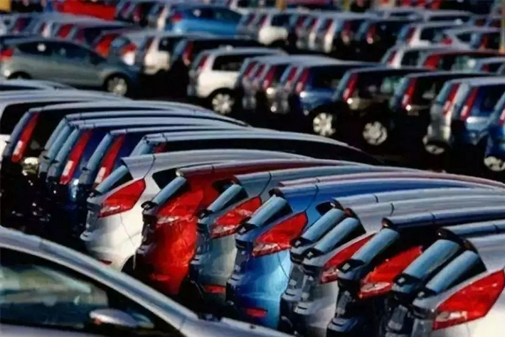 “芯荒”致新车供不应求 美国10月汽车销量或下降17.2%
