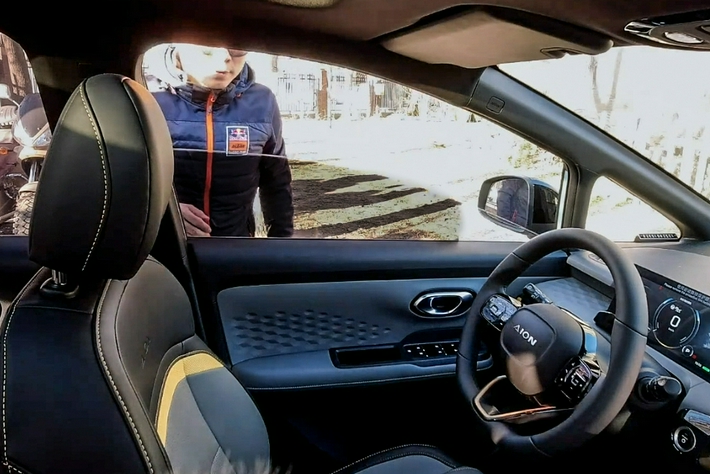 车越智能越安全吗？坏人在车外语音控制打开车窗怎么办？