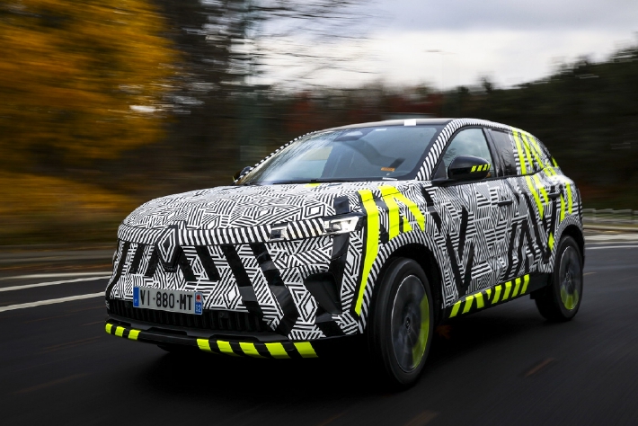 雷诺Austral测试官图发布 搭载轻混动力系统