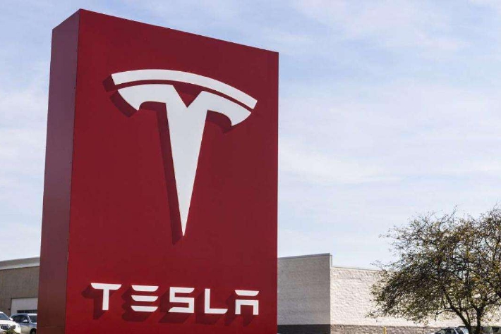 特斯拉回应网传后轮脱落事故 与右侧车道车辆发生碰撞所致