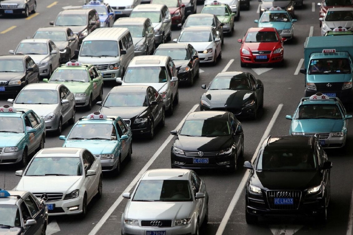 截至2021年底全国新能源汽车保有量达784万辆 机动车保有量达3.95亿辆