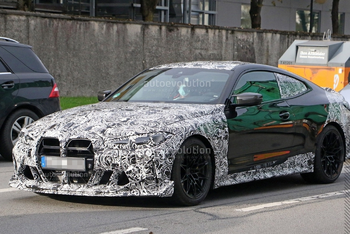 有望5月正式亮相 新款BMW M4 CSL路试谍照曝光