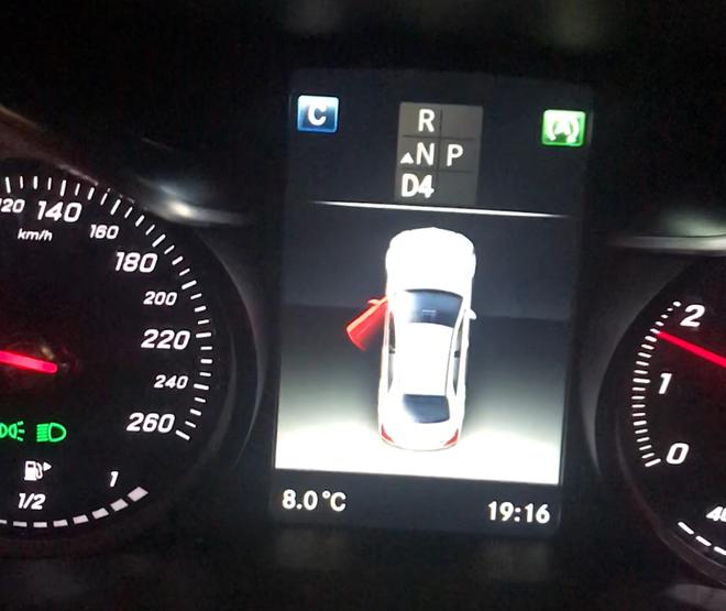 小编的奔驰C200L与事件中的有所不同? 六个说不通的疑点