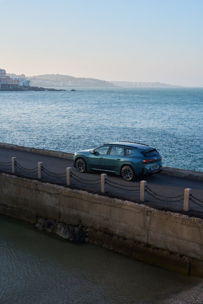 新世代BMW iX3 50L极限续航路测创造BMW新纪录