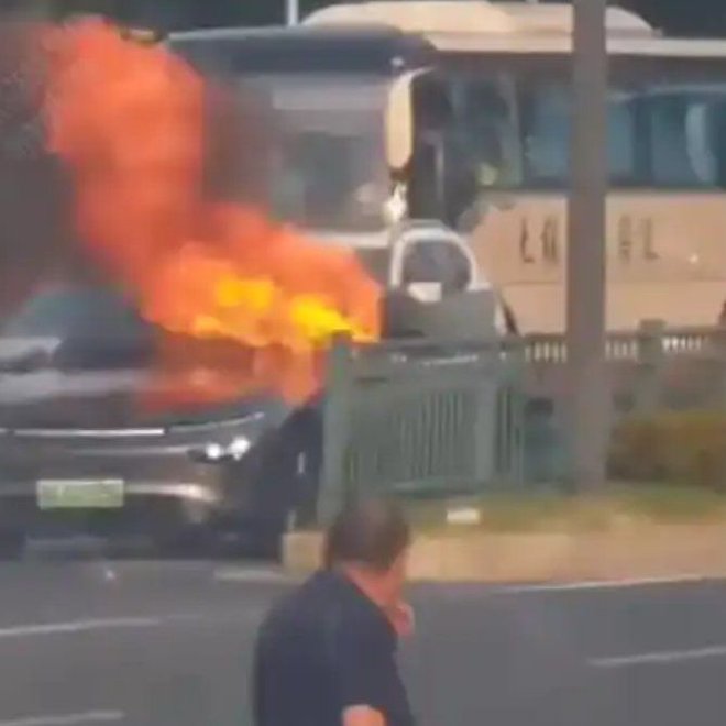 网传小鹏汽车起火 小鹏回应：非动力电池起火