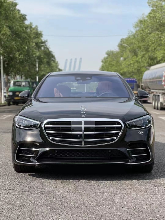 2022款奔驰S500现车特价138万优惠充足