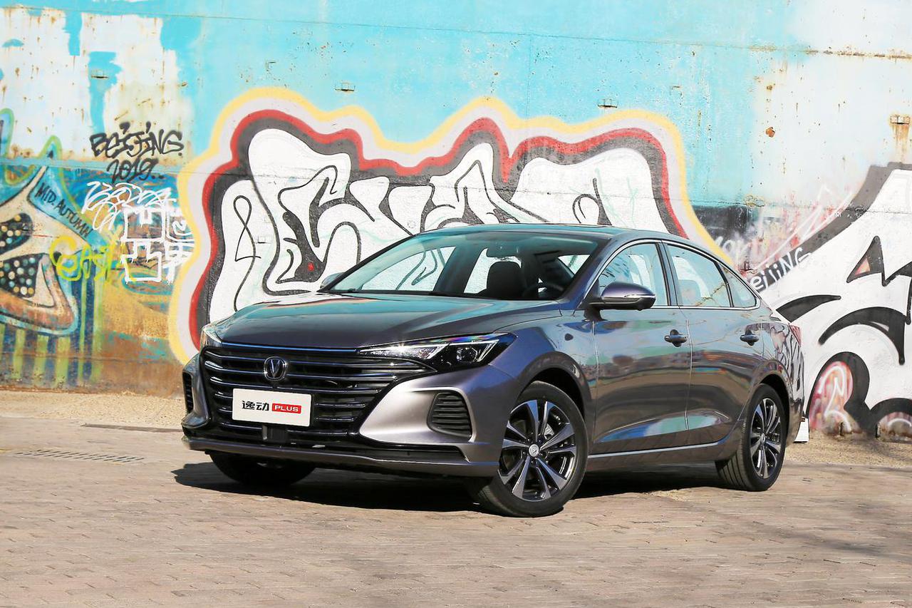 实拍长安逸动PLUS