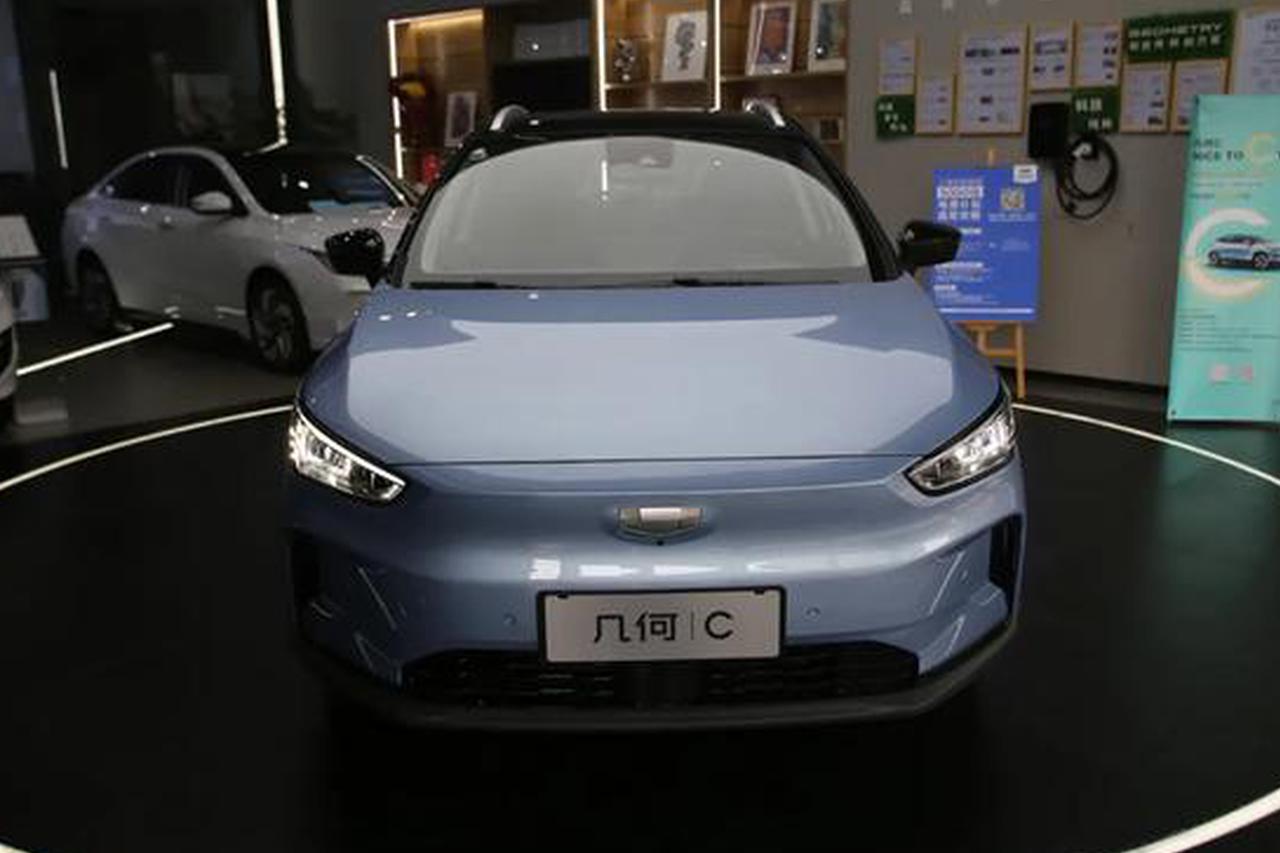 几何C上海到店实拍，外观设计比几何A更酷，内饰做工极其精细