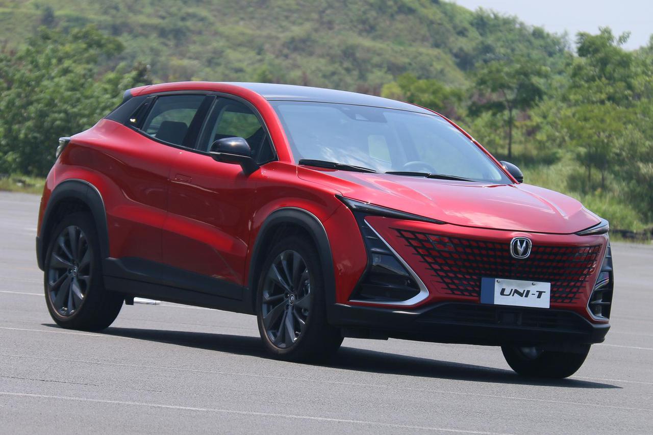 同为高颜/高配SUV 长安CS75 PLUS对比UNI-T