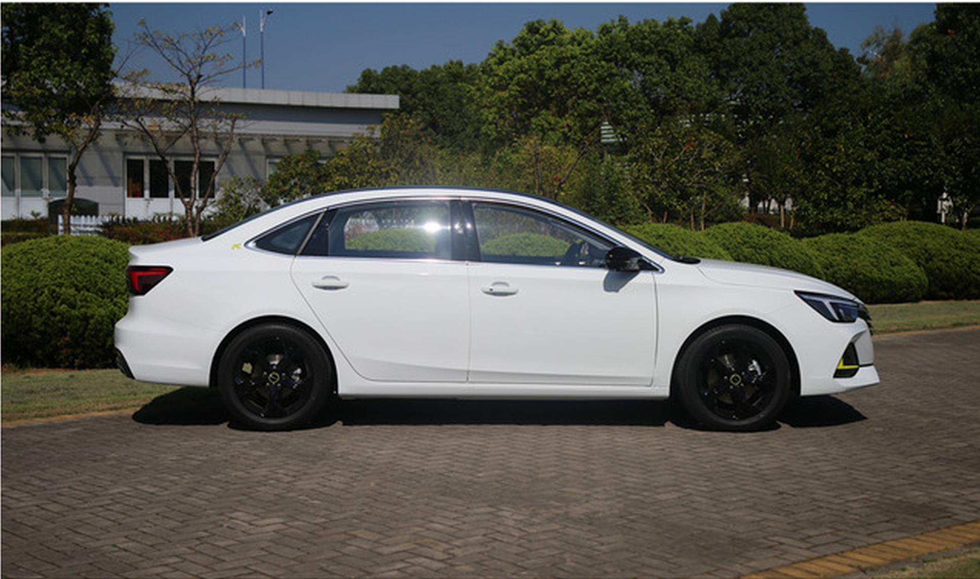 荣威i6 MAX正式上市 补贴后售10.68万起