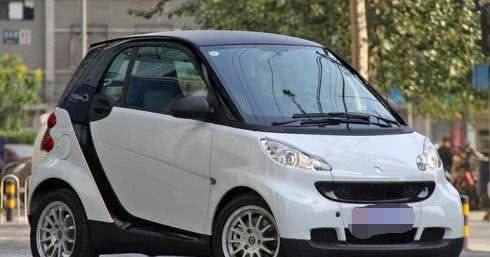 吉利又成“接锅侠”?入股奔驰smart,这把牌该怎么打