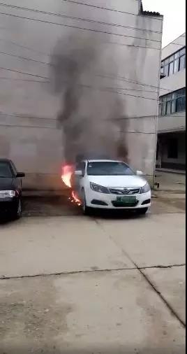 又一例!一辆比亚迪电动车起火燃烧,原因仍在调查