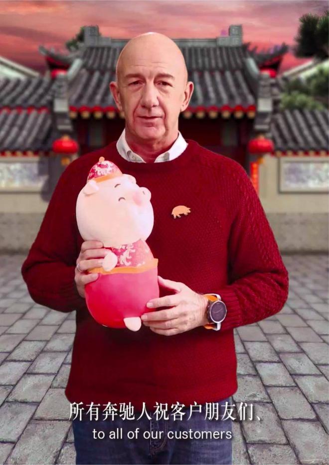 刷微博玩嘻哈,汽车圈老外过节也是蛮拼的