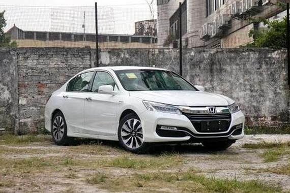 同是2016款的雅阁和天籁，你选谁