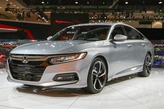 全新雅阁动力颜值碾压凯美瑞 升级得很全面