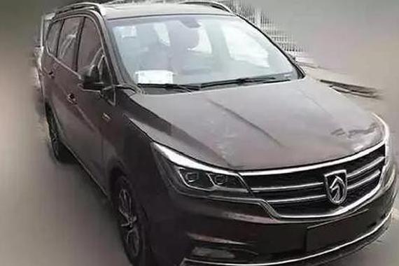 轴距2.7米，空间大！宝骏730混动版亮相