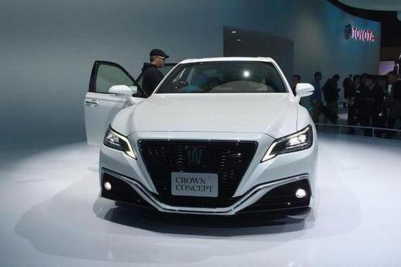 丰田全新皇冠，外观比路虎还震撼