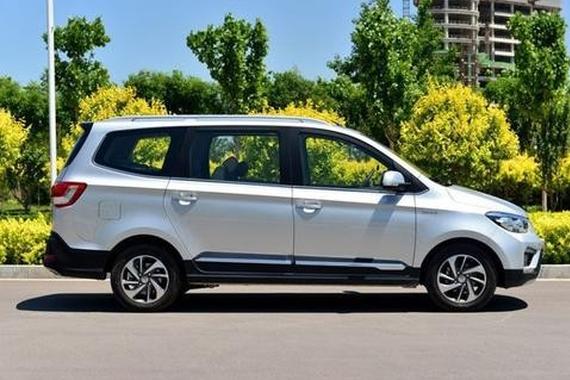 五菱宏光S3即将上市，预计6万元起步。