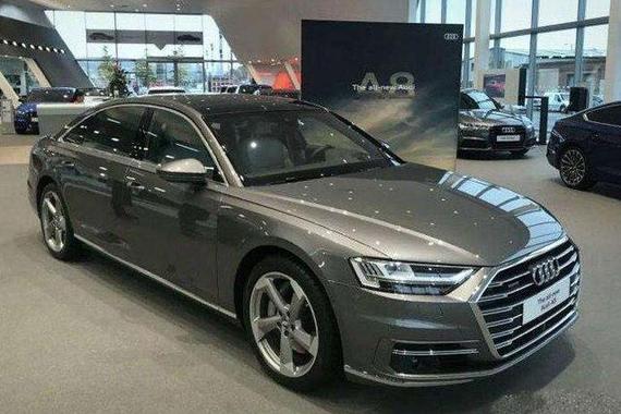 全新奥迪A8L到店实拍，堪称公路上的头等舱