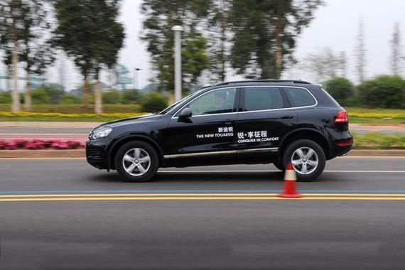 原来老司机都是这样踩刹车的，难怪省油又安全！