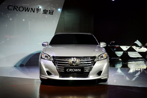 丰田新款皇冠上市，售价26.48-39.18万