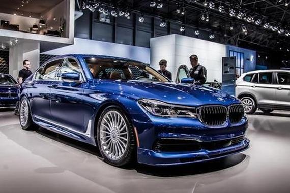 宝马7系换车标，身价暴涨3倍，3.6秒破百吊打超跑！