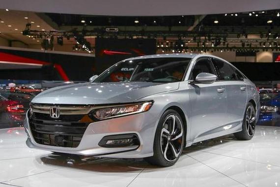 本田第十代雅阁B级轿车，溜背运动空间大，动力十足男人爱！