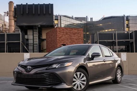 2018年丰田凯美瑞混合动力车，整体更加年轻、运动