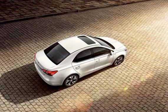 全新荣威360正式上市，内外配置更丰富、售7.59万元起