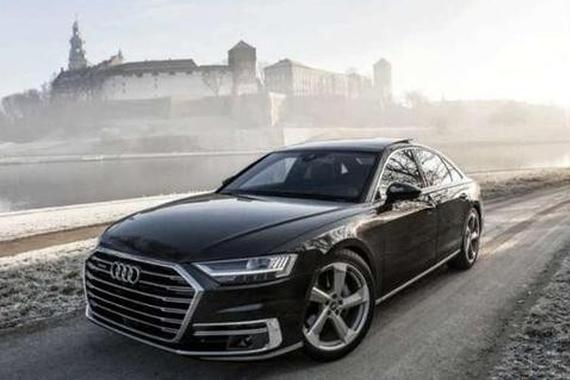 2018款奥迪A8L即将上市！配置升级、动力强劲十足，90万还买宝马