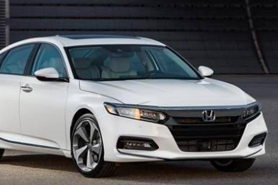 2018款本田雅阁，坐进车内才知道值不值得买，简直太给力了！