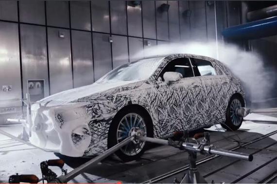 即将揭开真面目 全新奔驰A级伪装车测试