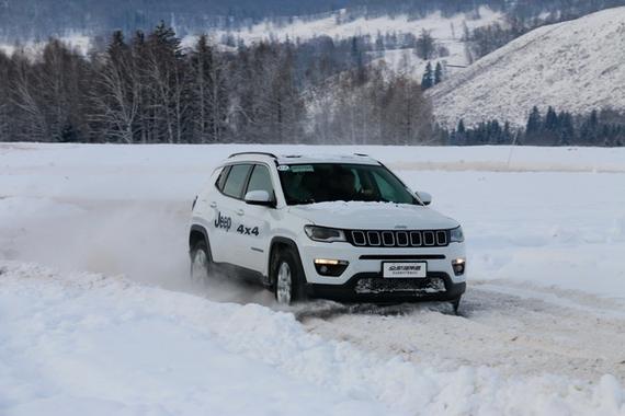 Jeep 4X4喀纳斯冰雪试驾：四驱的意义，是带着家人去远方