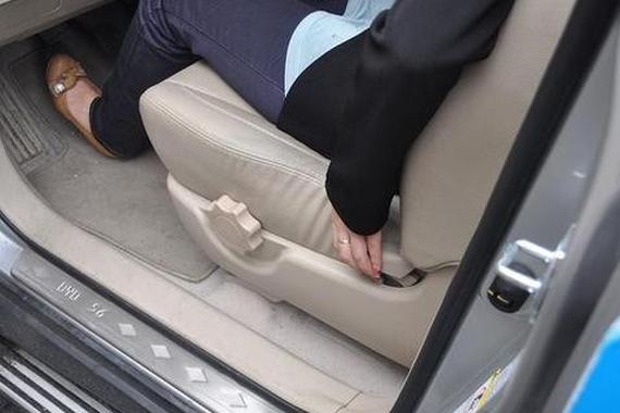 老司机为什么都喜欢离方向盘远点？所有车主都值得学习