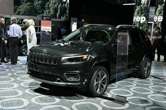 比汉兰达还霸气！越野不输霸道，这款中级SUV仅卖17万