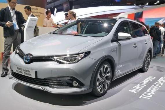 七座版卡罗拉配全景天窗