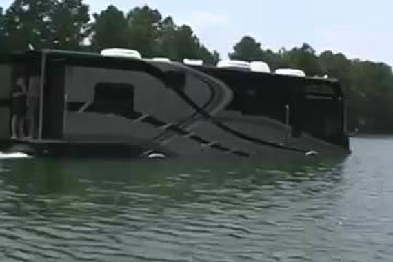 视频：水陆两栖房车让你的旅程充满更多的乐趣！