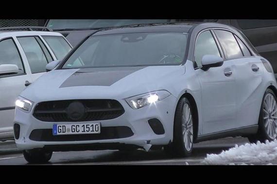 奔驰全新A级最新路试谍照 车内空间增加/多种动力供选择