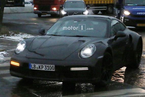 保时捷全新911 Turbo车型的路试谍照曝光；