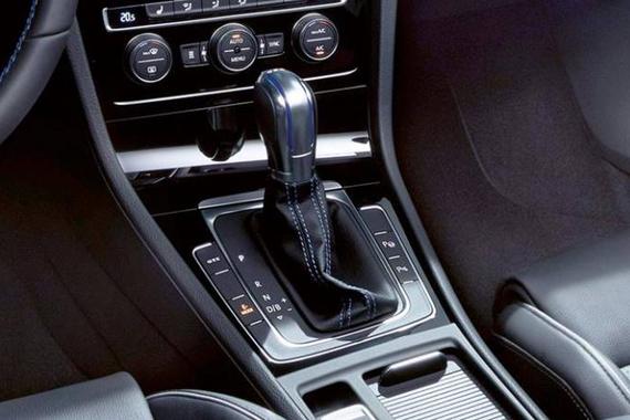 新手开自动挡的车好还是开手动挡的车好？