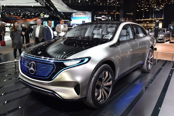 奔驰多款新车发布，首款纯电动SUV扭矩七百牛米，续航五百公里