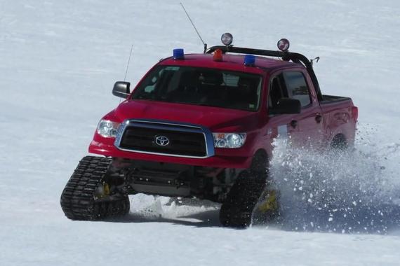 视频：丰田坦途配置Mattracks全地形橡胶履带轮雪地行走