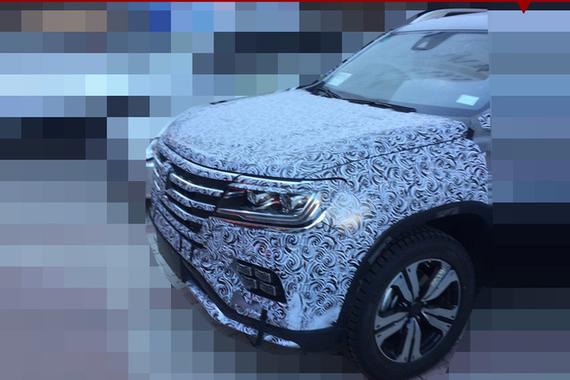 荣威全新SUV-RX8内饰曝光 将于年内上市