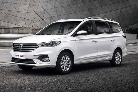 全新宝骏360内饰官图发布 配悬浮式中控屏